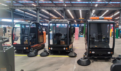 工業(yè)掃地機(jī):高效清潔助手適用于多種場所 工業(yè)掃地機(jī):高效清潔助手適用于多種場所.jpg