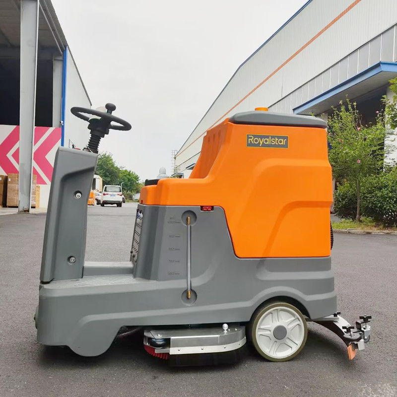 榮事達駕駛式洗地機:環(huán)氧地坪清潔的標準配置 榮事達駕駛式洗地機:環(huán)氧地坪清潔的標準配置.jpg